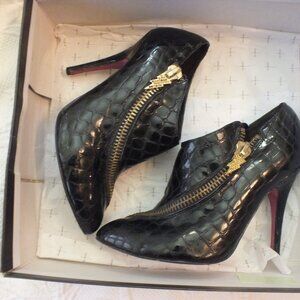 Betsey Johnson Black Leather Booties Size 7.5M